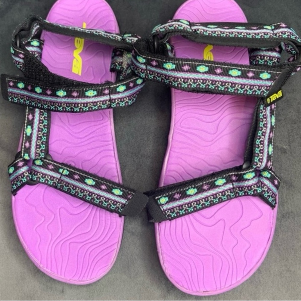Women’s Teva Hurricane 3 Sandals 💜💚